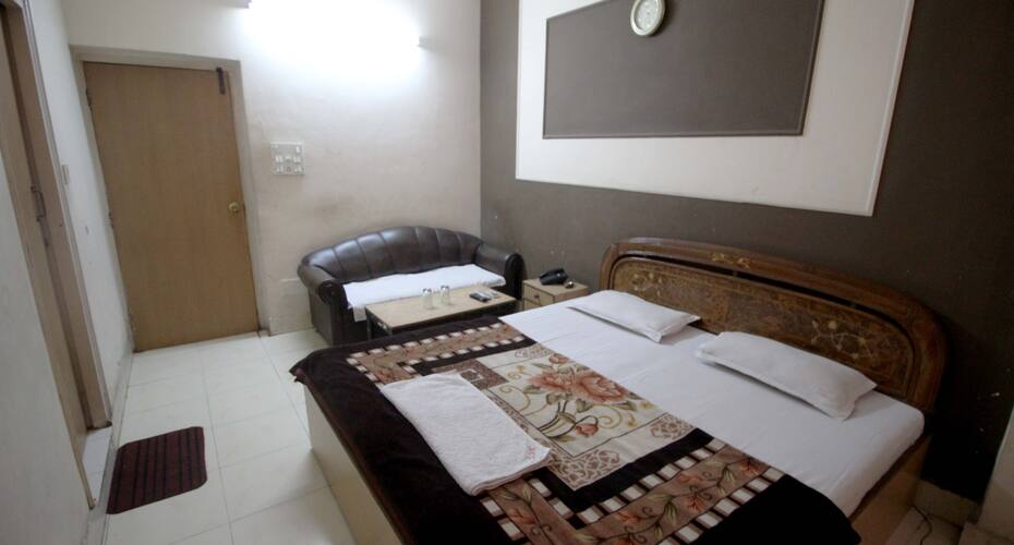 Hotel Crown Deluxe, New Delhi 3